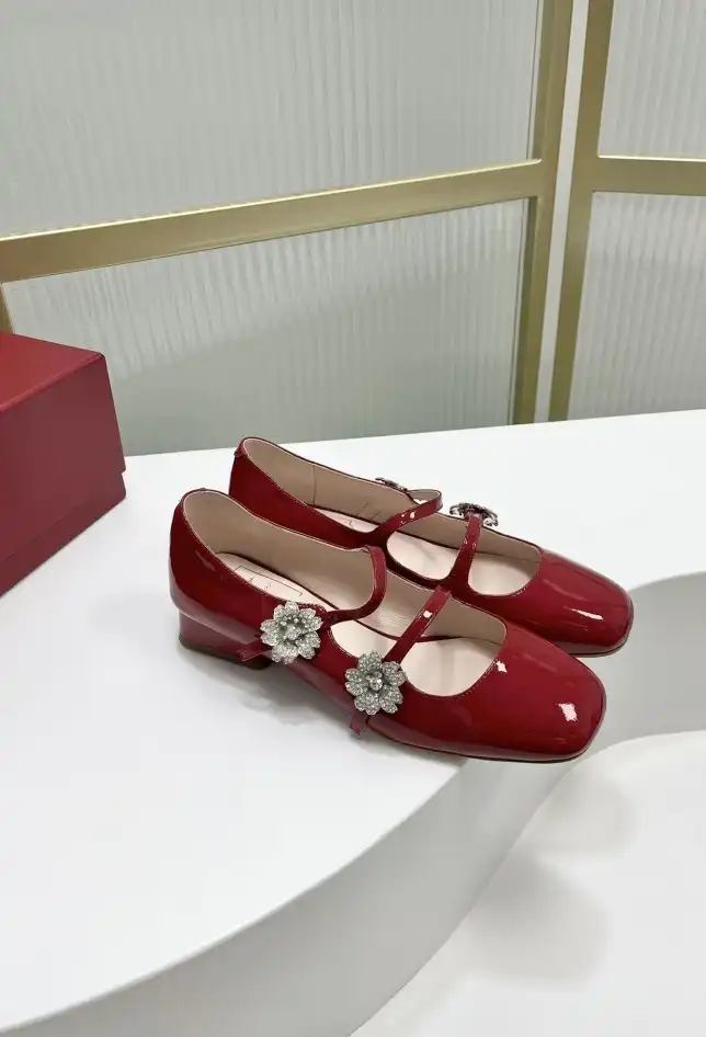 hype Roger Vivier flat shoes