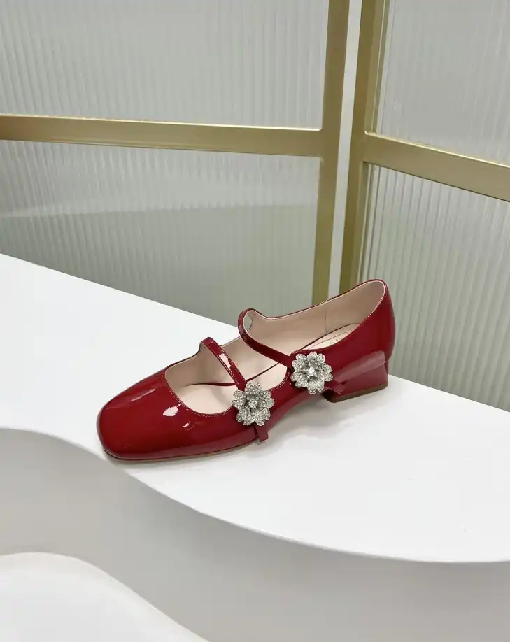 hype Roger Vivier flat shoes