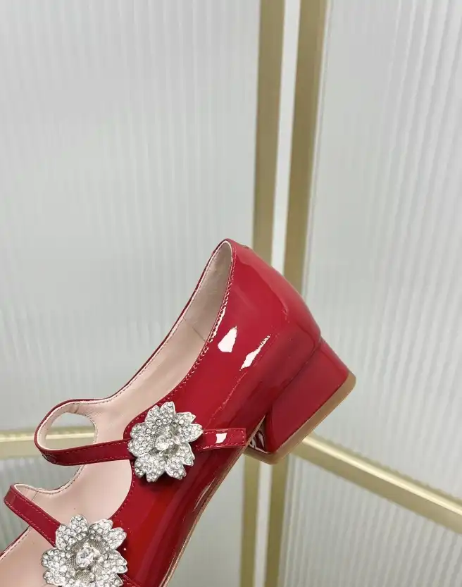 hype Roger Vivier flat shoes