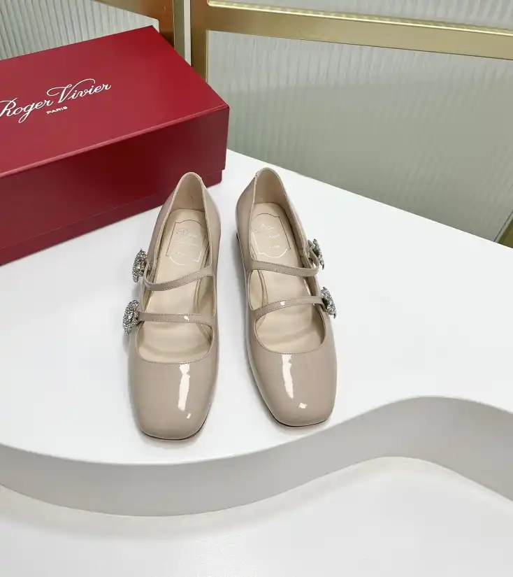 hype Roger Vivier flat shoes