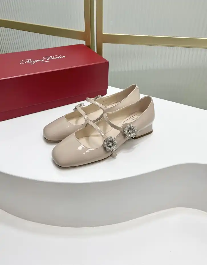 hype Roger Vivier flat shoes