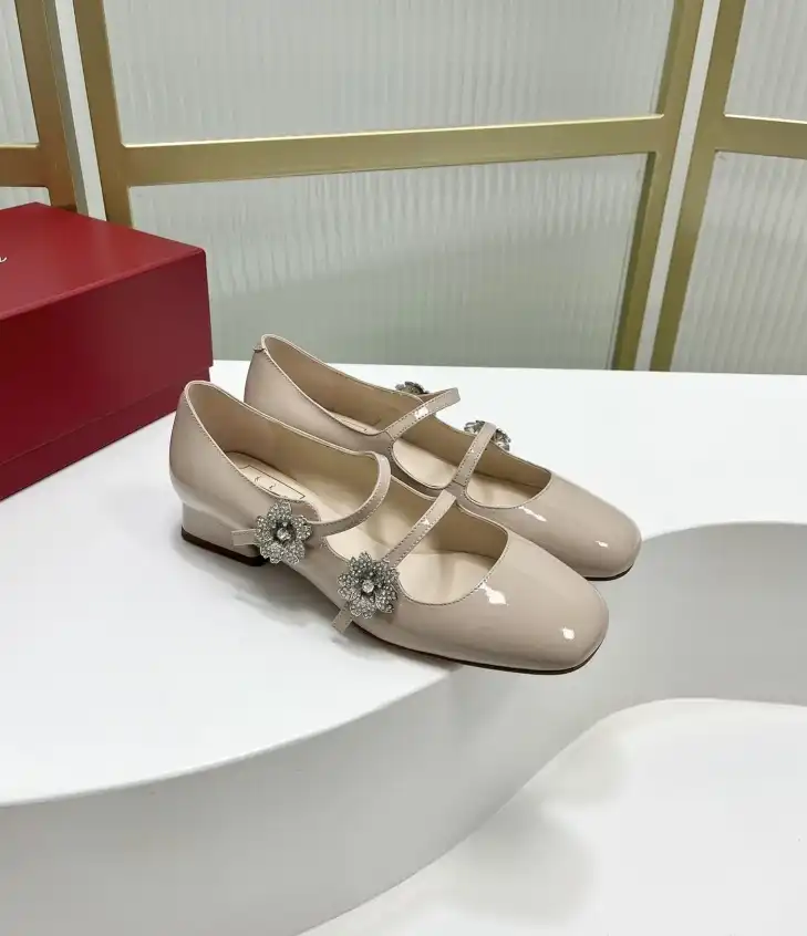 hype Roger Vivier flat shoes