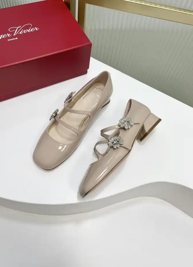 hype Roger Vivier flat shoes