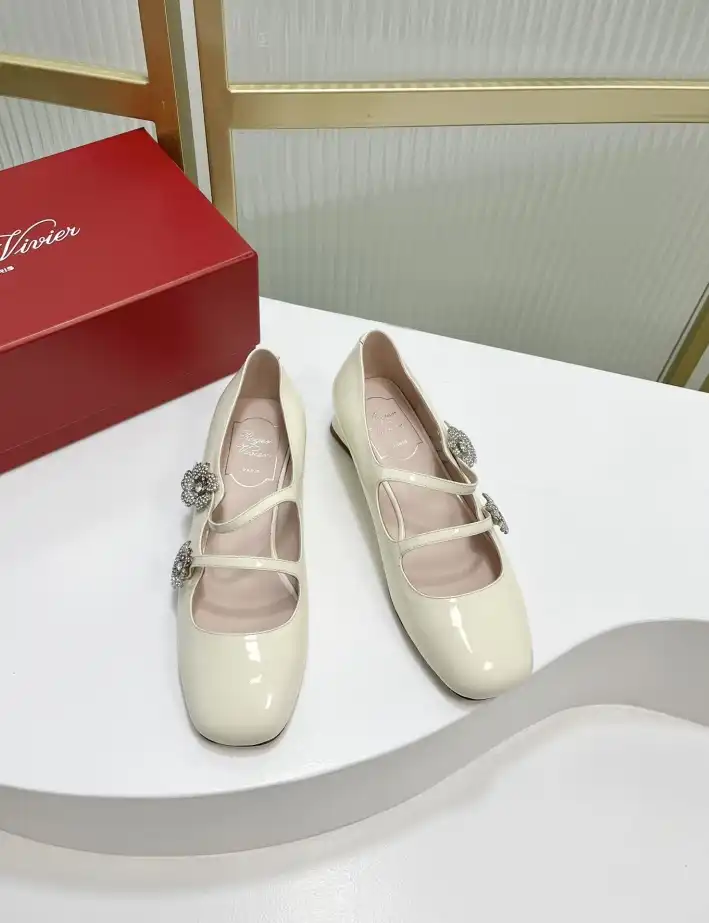 hype Roger Vivier flat shoes