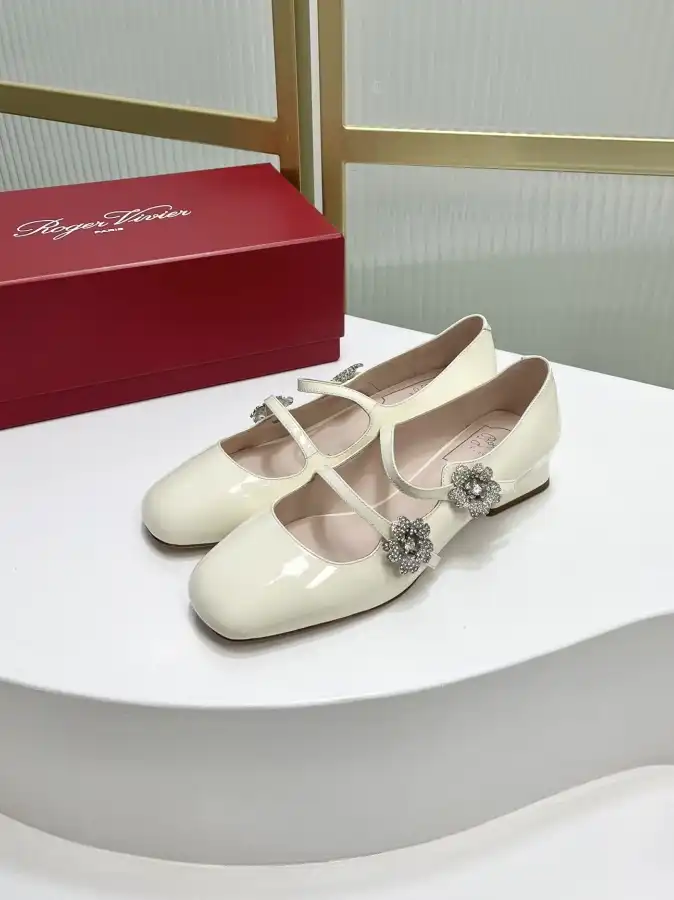 hype Roger Vivier flat shoes