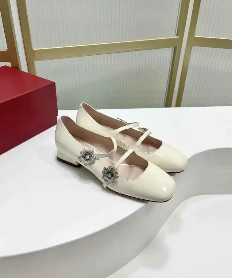 hype Roger Vivier flat shoes