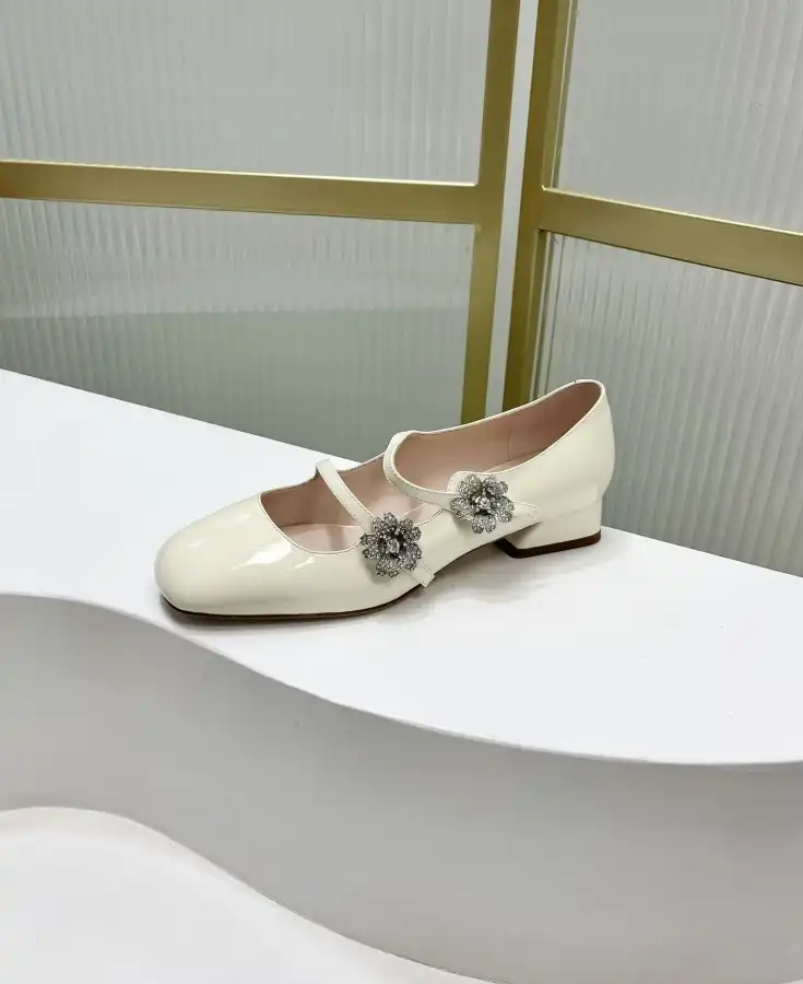 hype Roger Vivier flat shoes