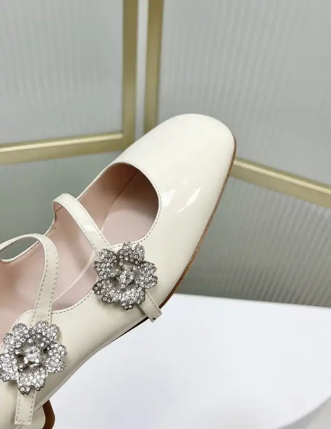 hype Roger Vivier flat shoes