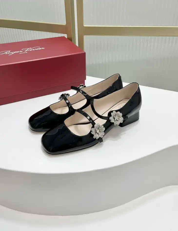 hype Roger Vivier flat shoes