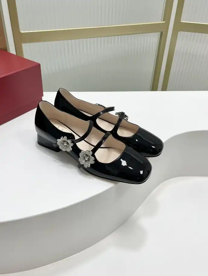 hype Roger Vivier flat shoes