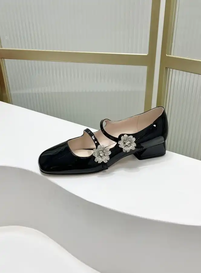 hype Roger Vivier flat shoes