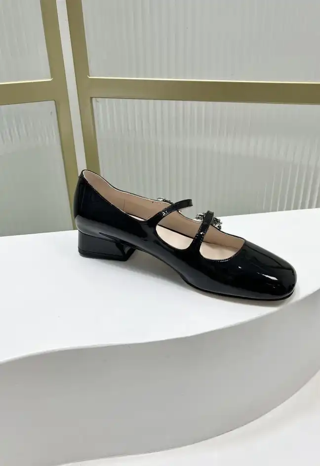 hype Roger Vivier flat shoes