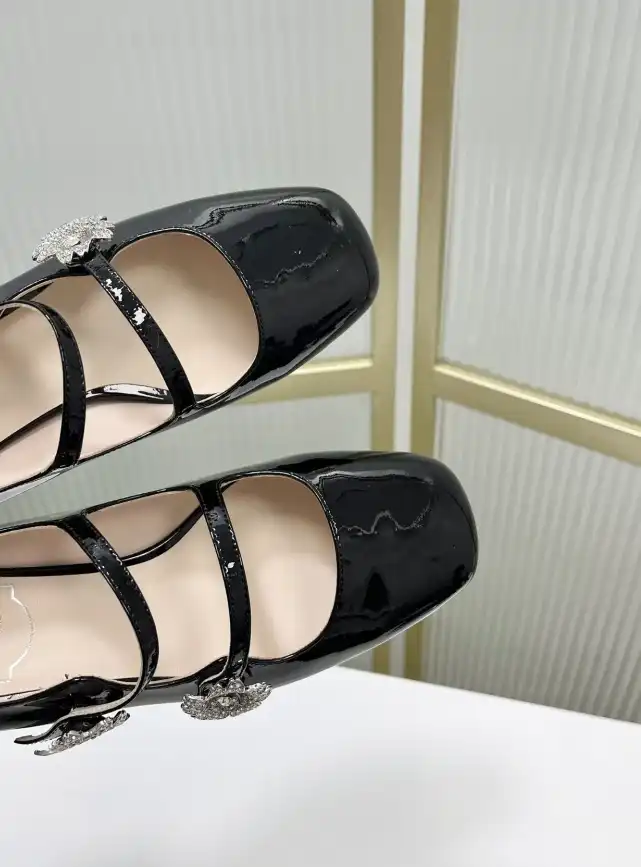 hype Roger Vivier flat shoes