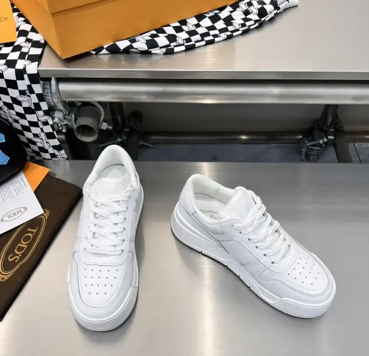 hype Louis Vuitton Sneakers