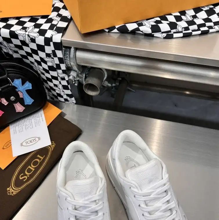 hype Louis Vuitton Sneakers