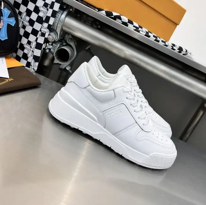 hype Louis Vuitton Sneakers