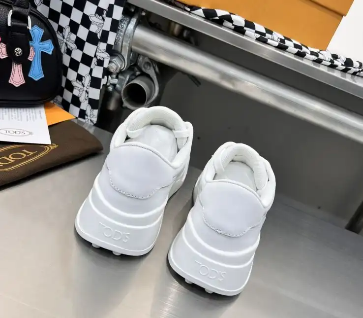 hype Louis Vuitton Sneakers