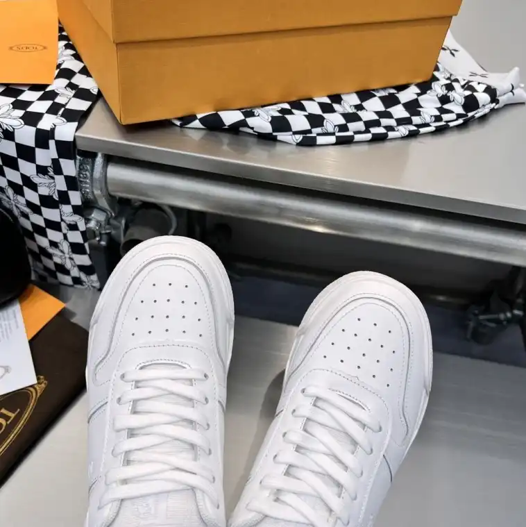 hype Louis Vuitton Sneakers