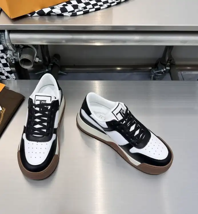 hype Louis Vuitton Sneakers