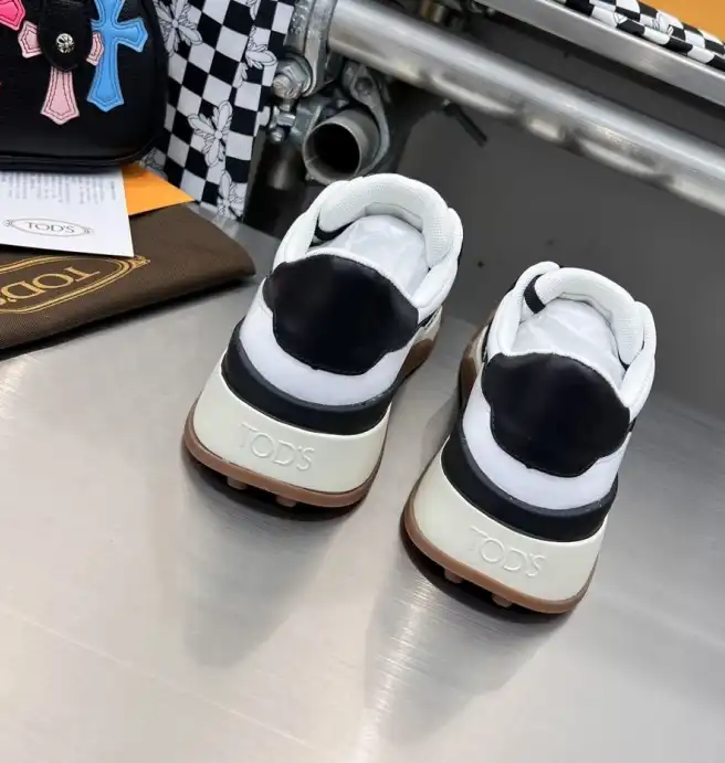 hype Louis Vuitton Sneakers