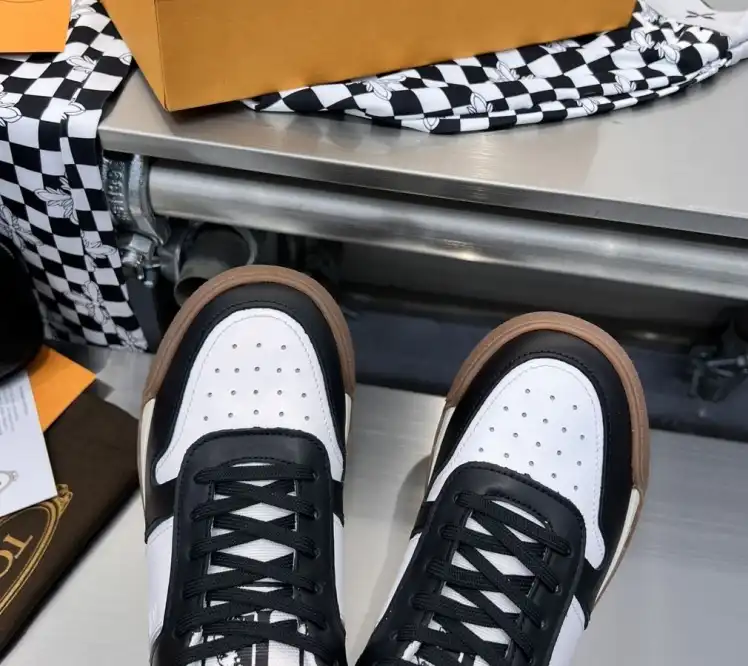 hype Louis Vuitton Sneakers