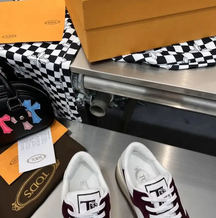 hype Louis Vuitton Sneakers