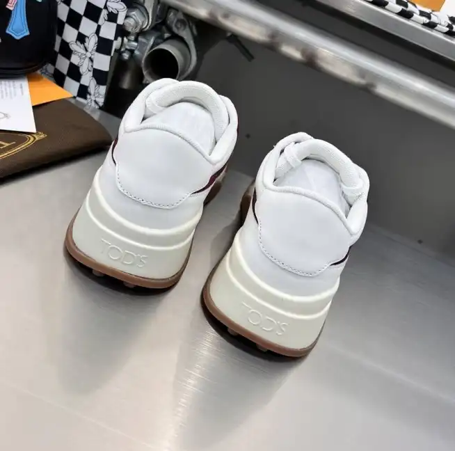 hype Louis Vuitton Sneakers