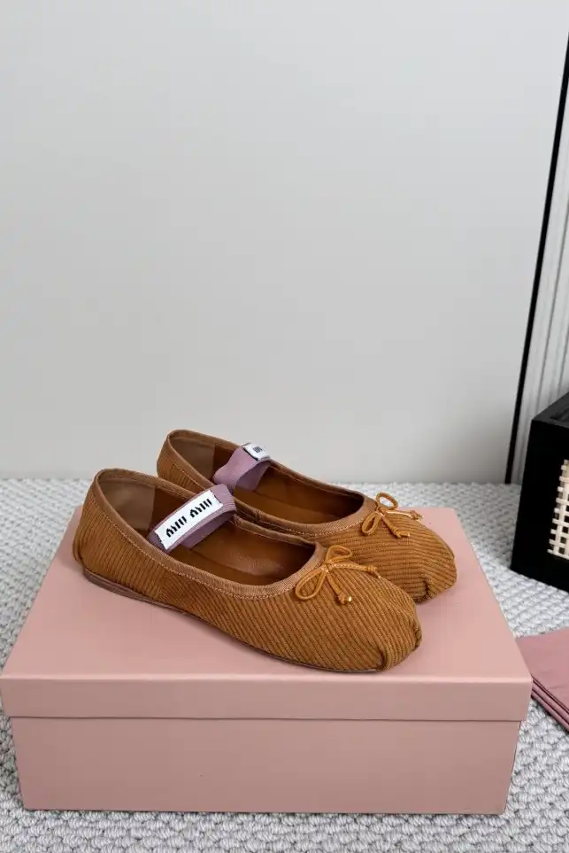 hype Miu Miu flat shoes