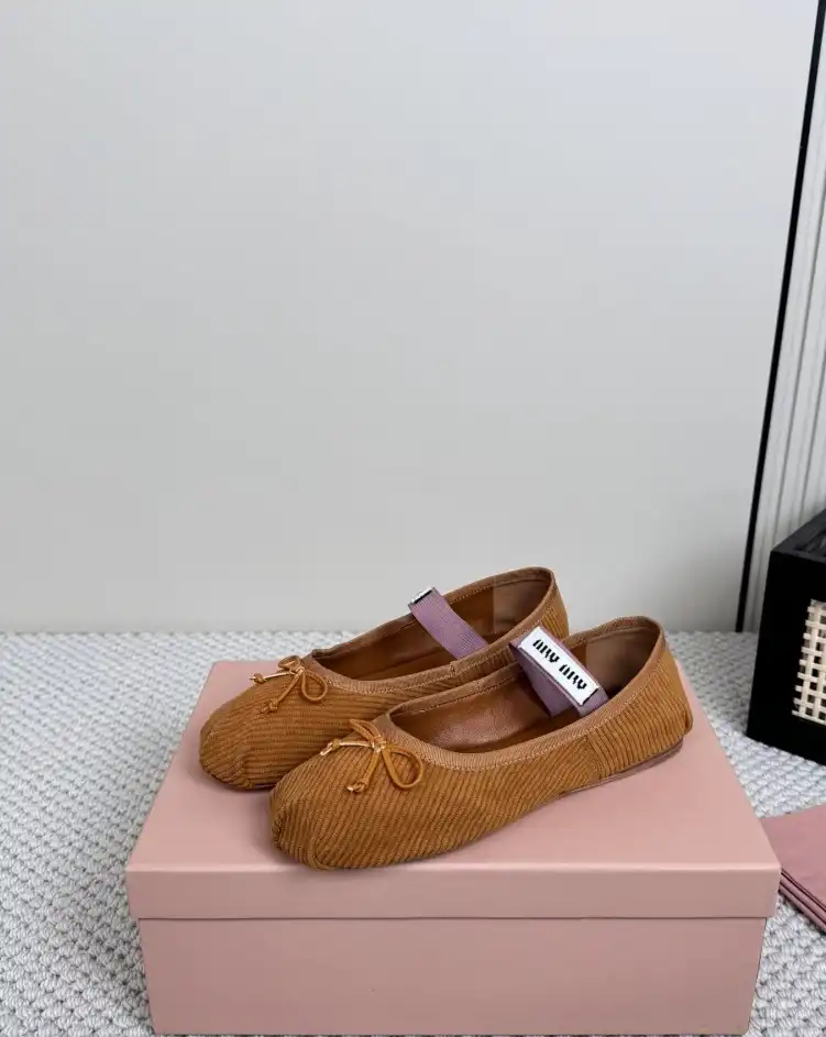 hype Miu Miu flat shoes