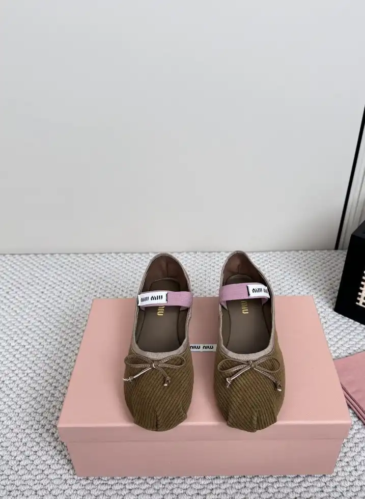 hype Miu Miu flat shoes