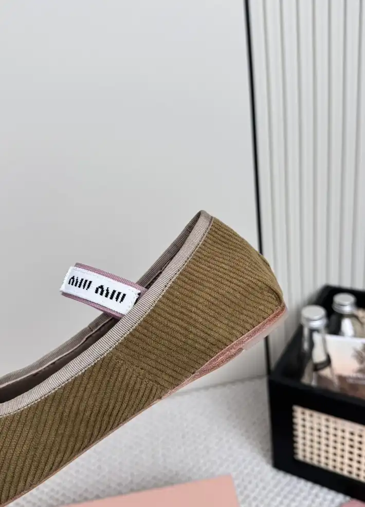 hype Miu Miu flat shoes