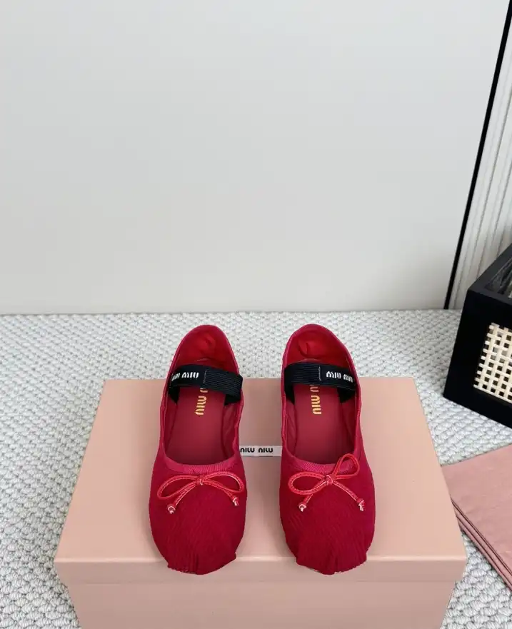 hype Miu Miu flat shoes