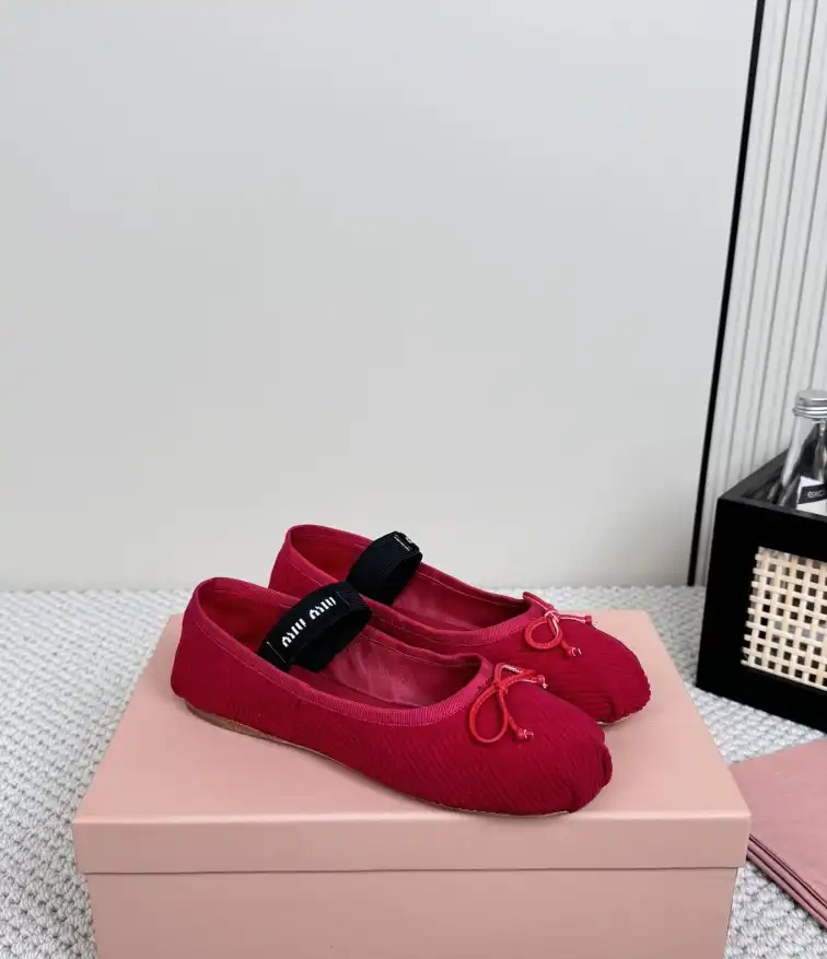 hype Miu Miu flat shoes