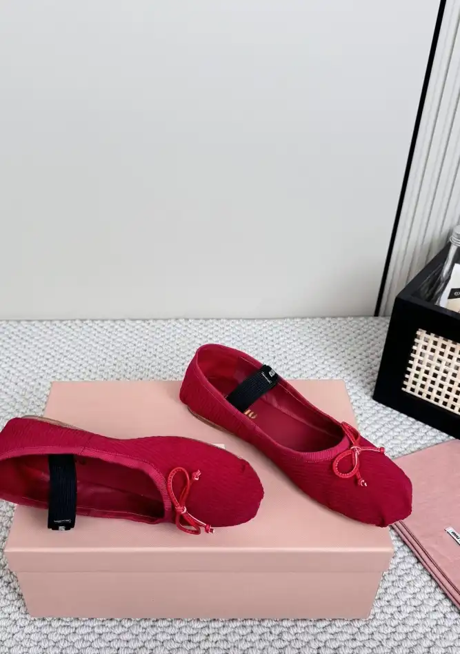 hype Miu Miu flat shoes