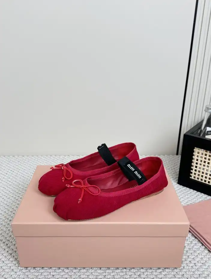 hype Miu Miu flat shoes