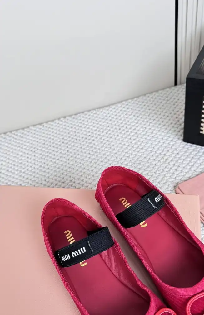 hype Miu Miu flat shoes