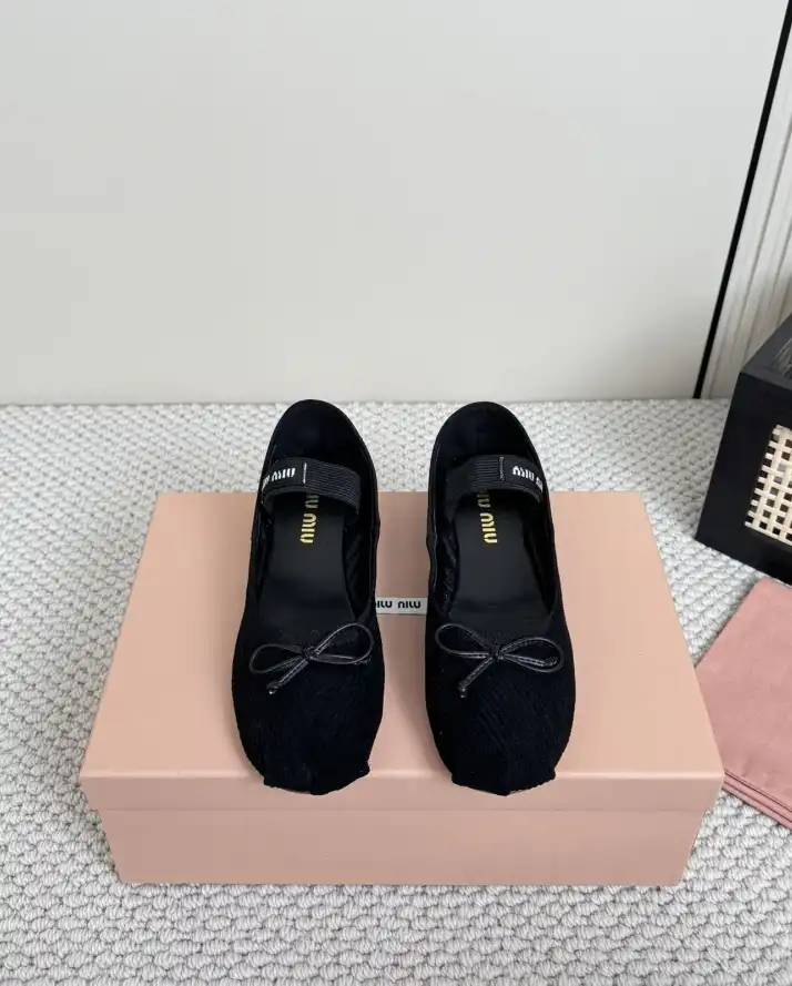 hype Miu Miu flat shoes