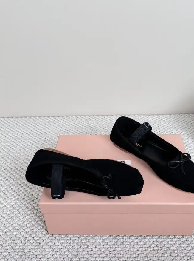 hype Miu Miu flat shoes