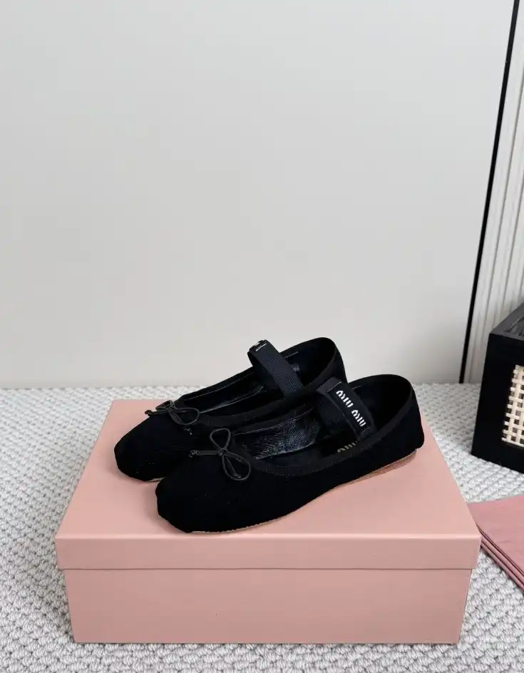 hype Miu Miu flat shoes