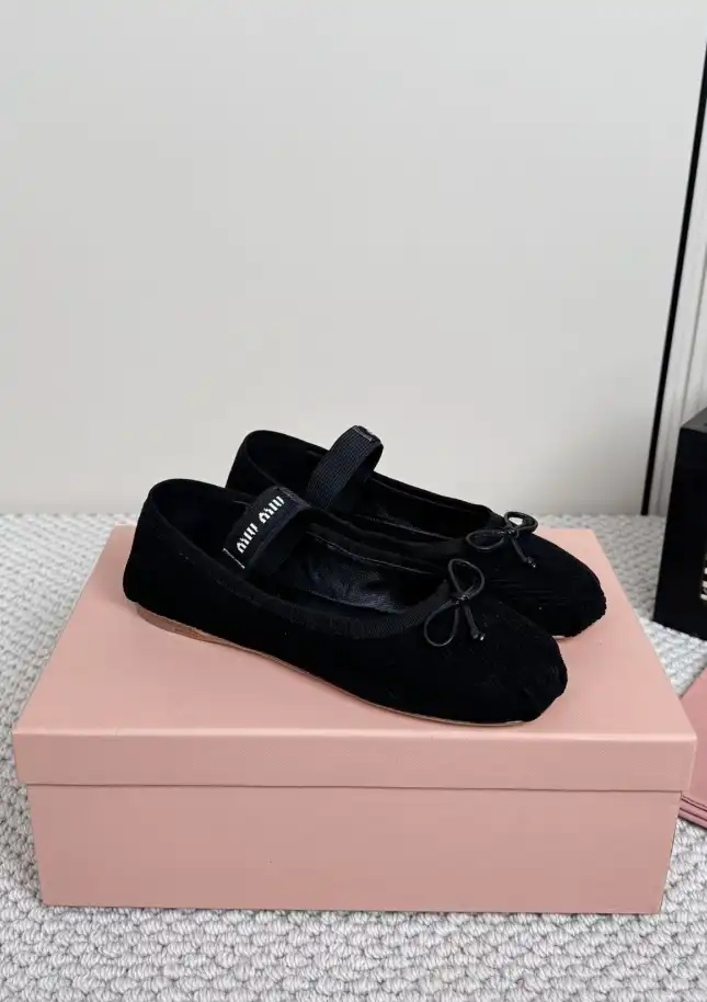 hype Miu Miu flat shoes