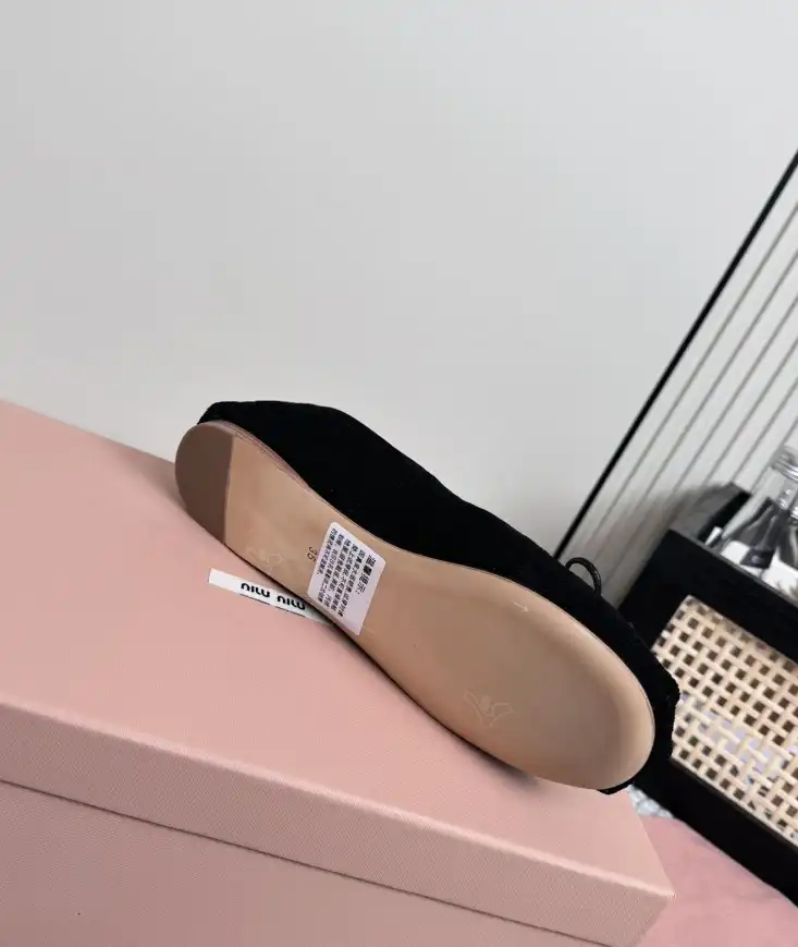 hype Miu Miu flat shoes