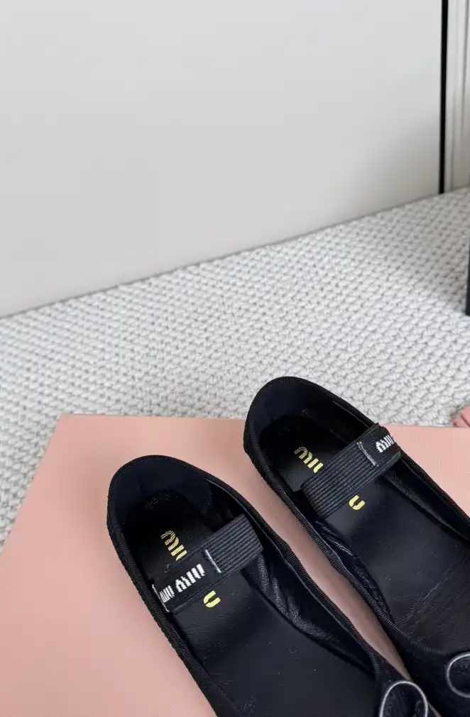 hype Miu Miu flat shoes