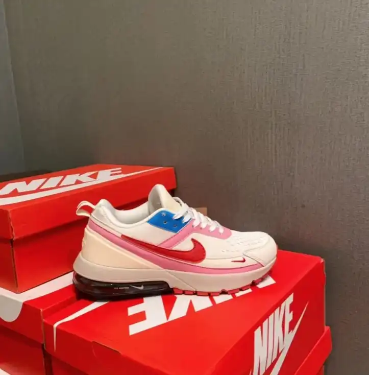 hype Nike Sneakers