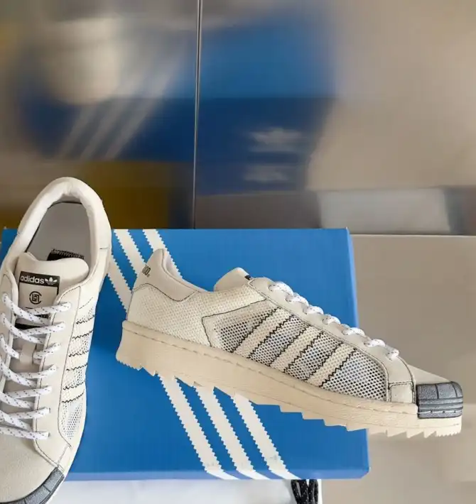 hype Adidas Sneakers