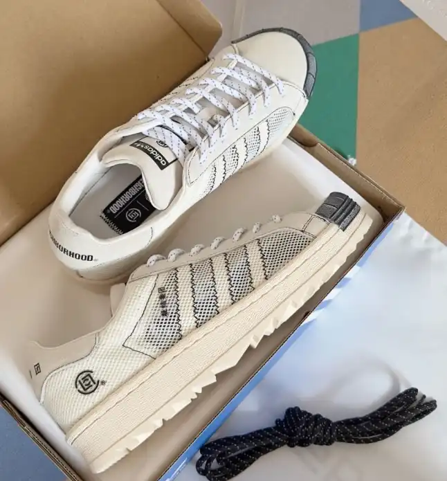 hype Adidas Sneakers