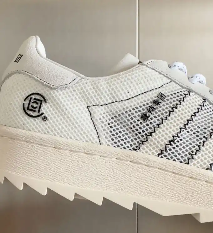 hype Adidas Sneakers