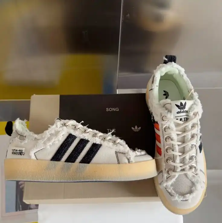 hype Adidas Sneakers