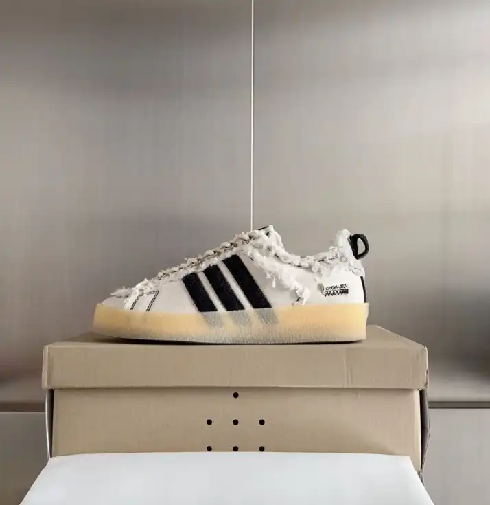 hype Adidas Sneakers