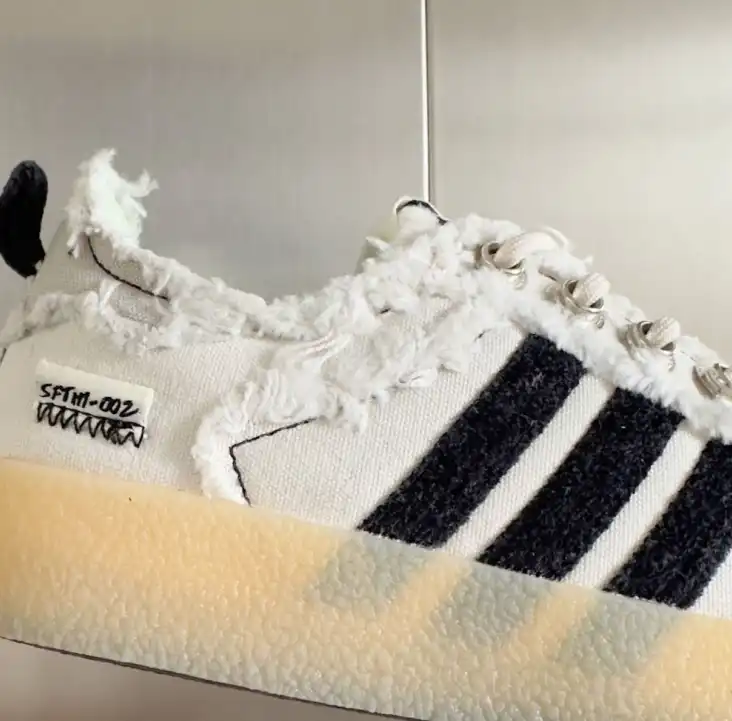 hype Adidas Sneakers