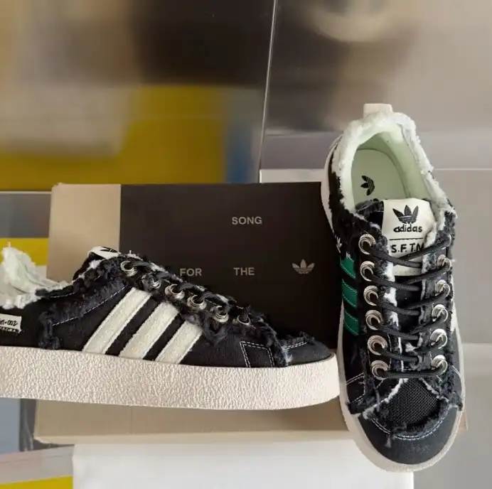 hype Adidas Sneakers